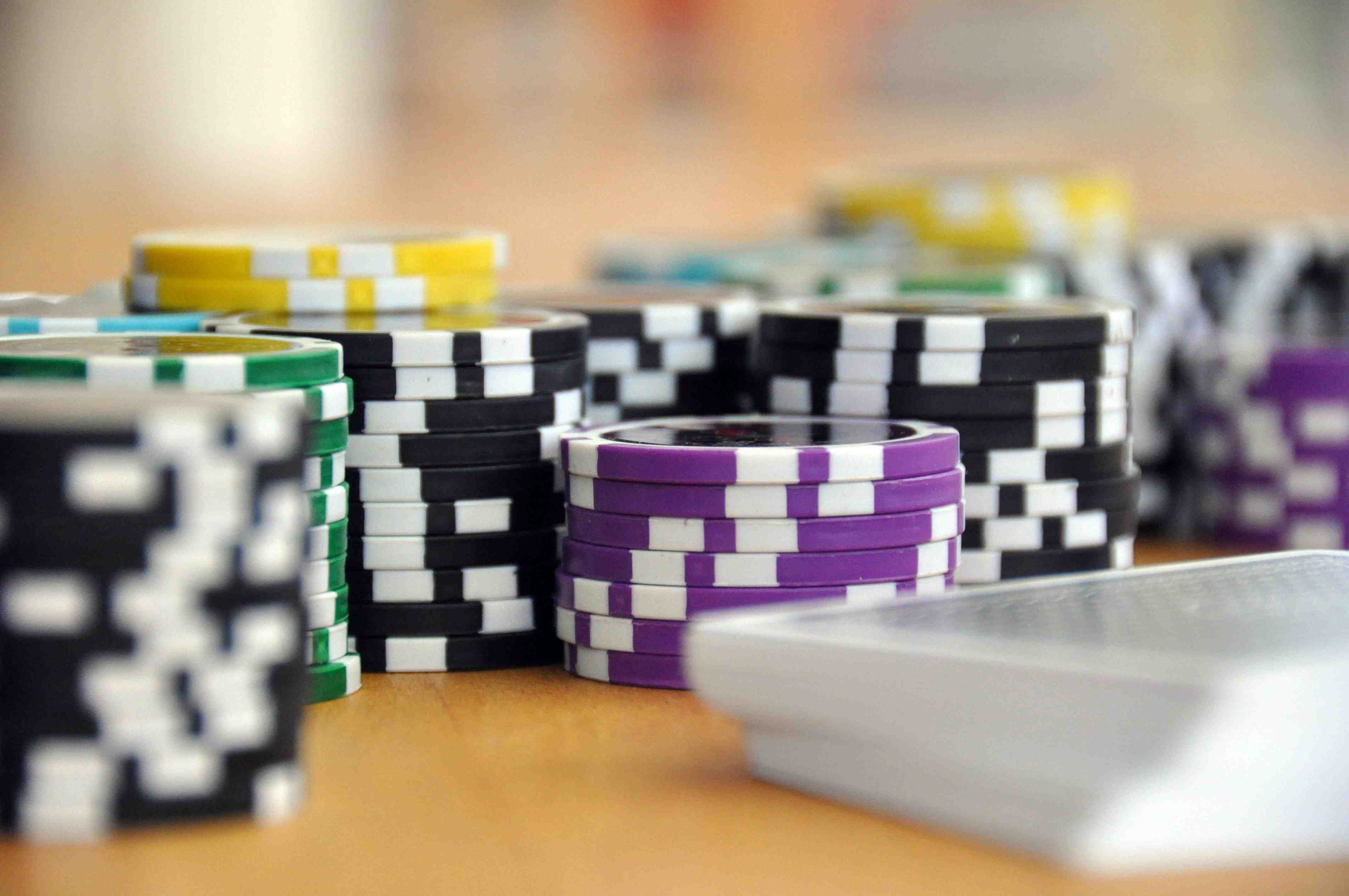 smjl Live Casino section with real-time table games for Filipino players