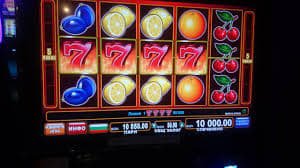 smjl Live Casino table with real dealer streaming for Filipino players